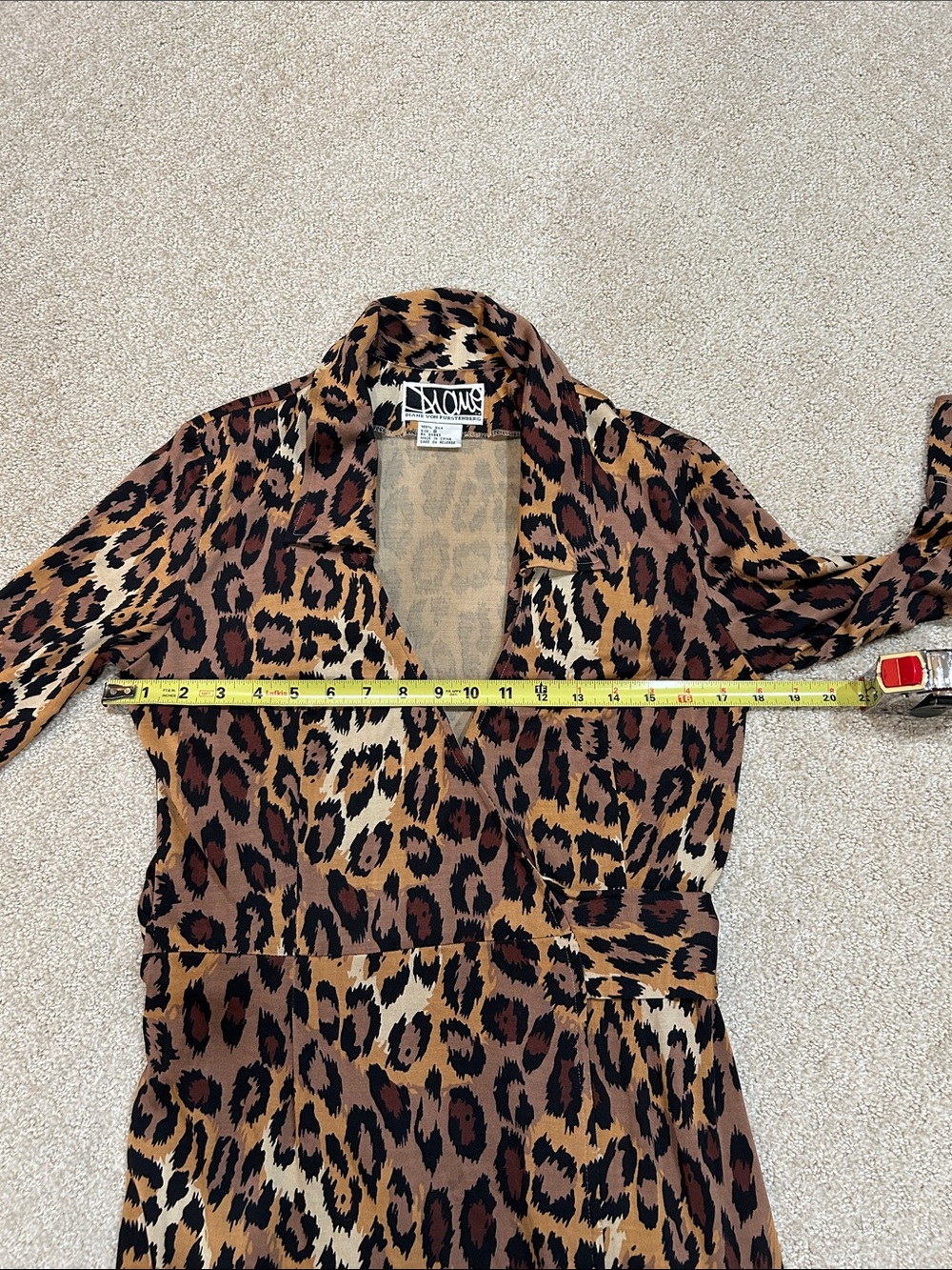 Vintage Y2K DVF Diane von Furstenberg Leopard Silk Wrap Dress Size 8 - Picture 7 of 11